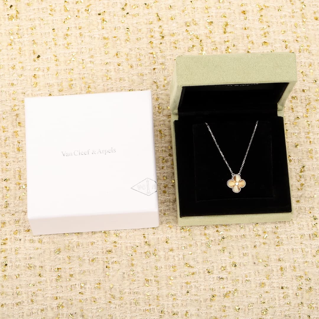 반클리프 아펠 빈티지 알함브라 펜던트 기요셰 " 2 Color "