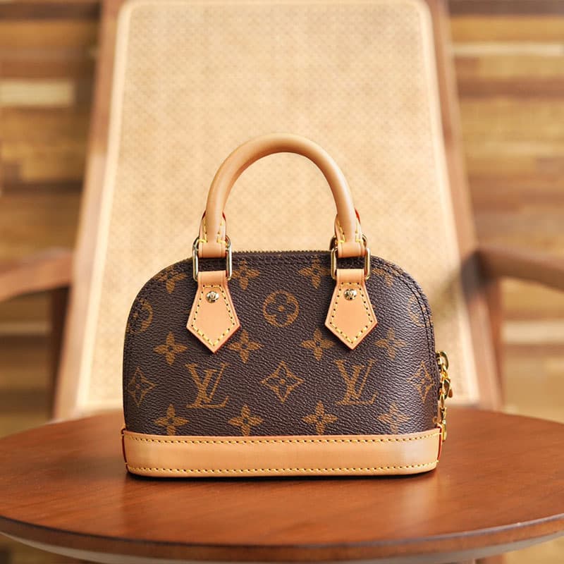 루이비통 나노 알마 모노그램 숄더백 M82717