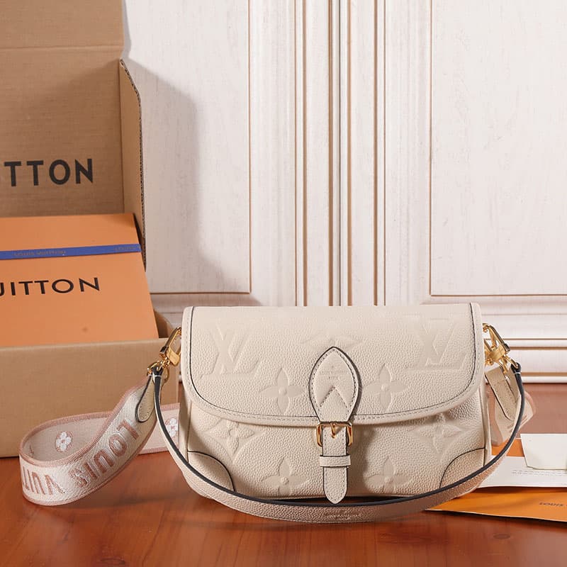 루이비통 다이앤 모노그램 앙프랭뜨 레더 숄더 겸 크로스백 M46388