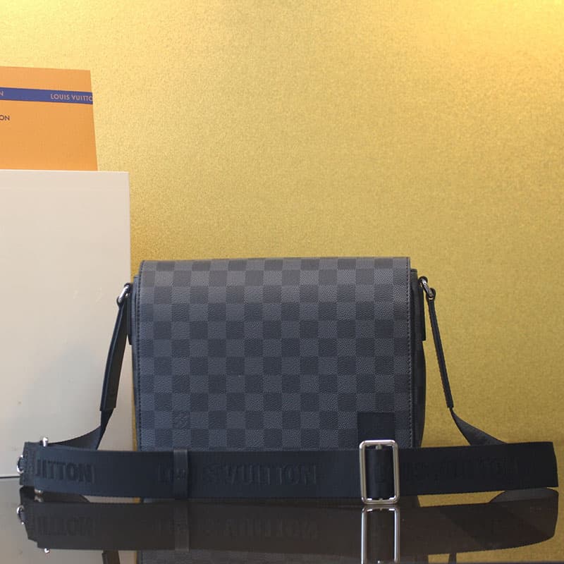 루이비통 디스트릭트 메신저 백 PM 다미에 그라파이트 N42710