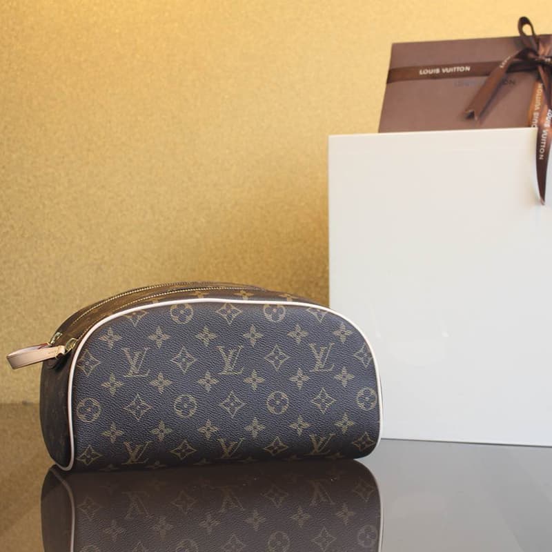 루이비통 모노그램 토일렛 도프 파우치 M47528