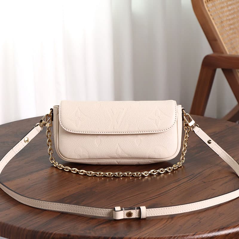 루이비통 월릿 온 체인 아이비 앙프렝뜨 모노그램 M82210