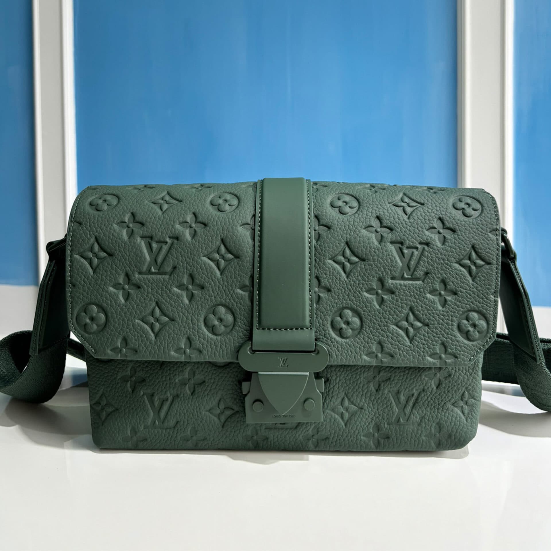 루이비통 타우리온 모노그램 에스케이프 메신저 백