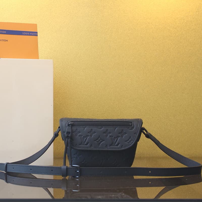 루이비통 펄스 웨어러블 월릿 쉐도우 모노그램 M12636