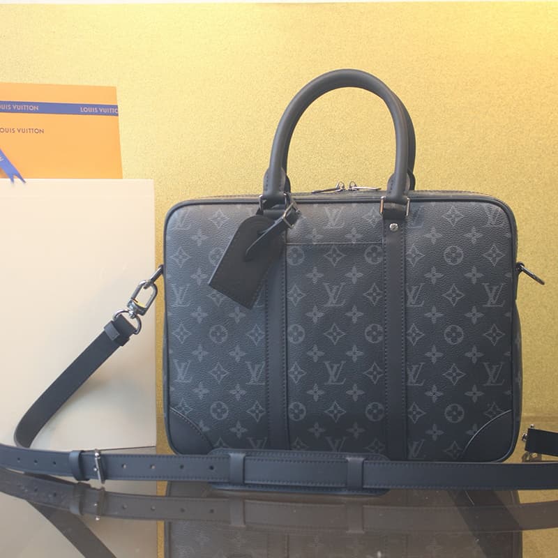 루이비통 포르트 도큐멍 보야주 PM 모노그램 이클립스 M46457