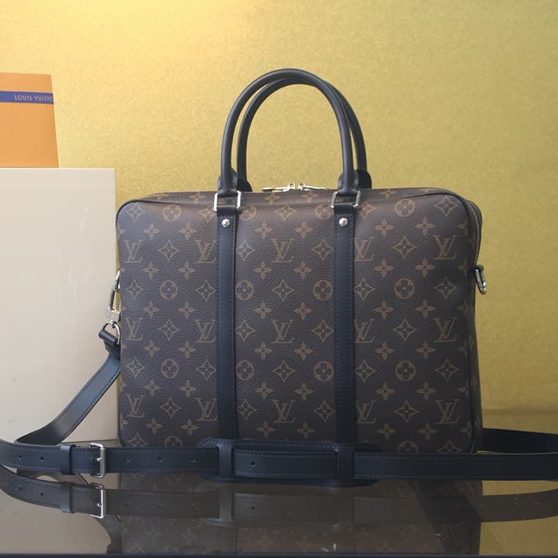 루이비통 포르트 도큐멍 보야주 PM 모노그램 M52005