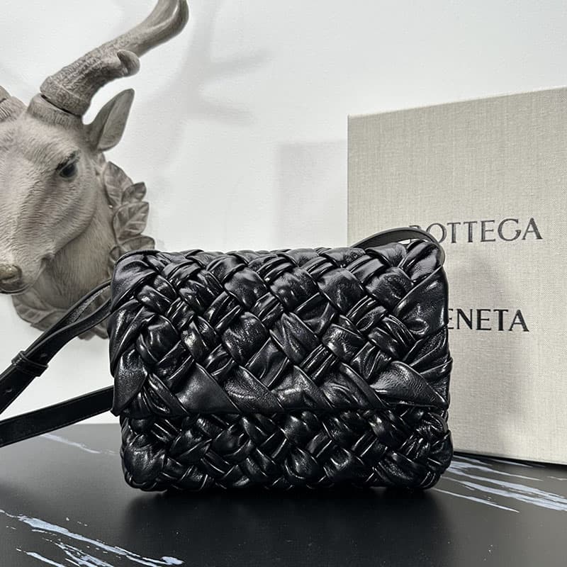 보테가베네타 럼플 메신저백