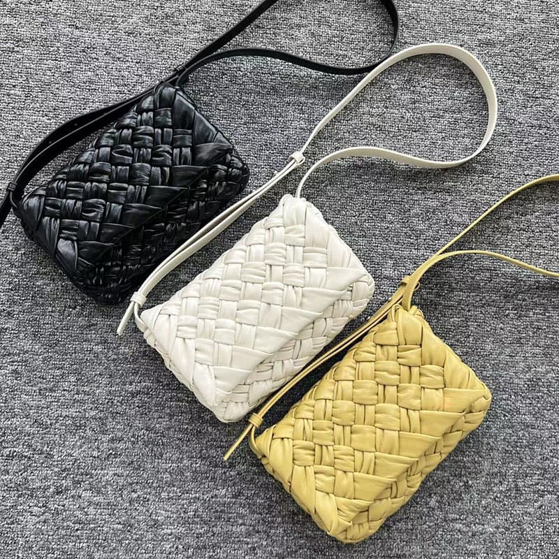 보테가베네타 럼플 메신저백 3컬러