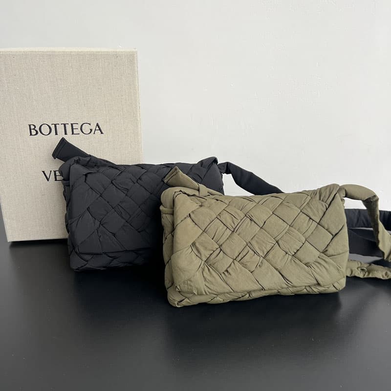 보테가베네타 럼플 메신저백 795498