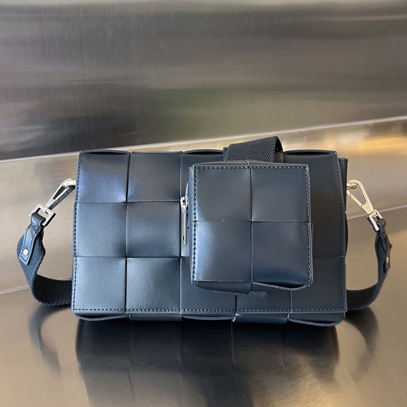 보테가베네타 버서타일 스트랩 카세트백 741777