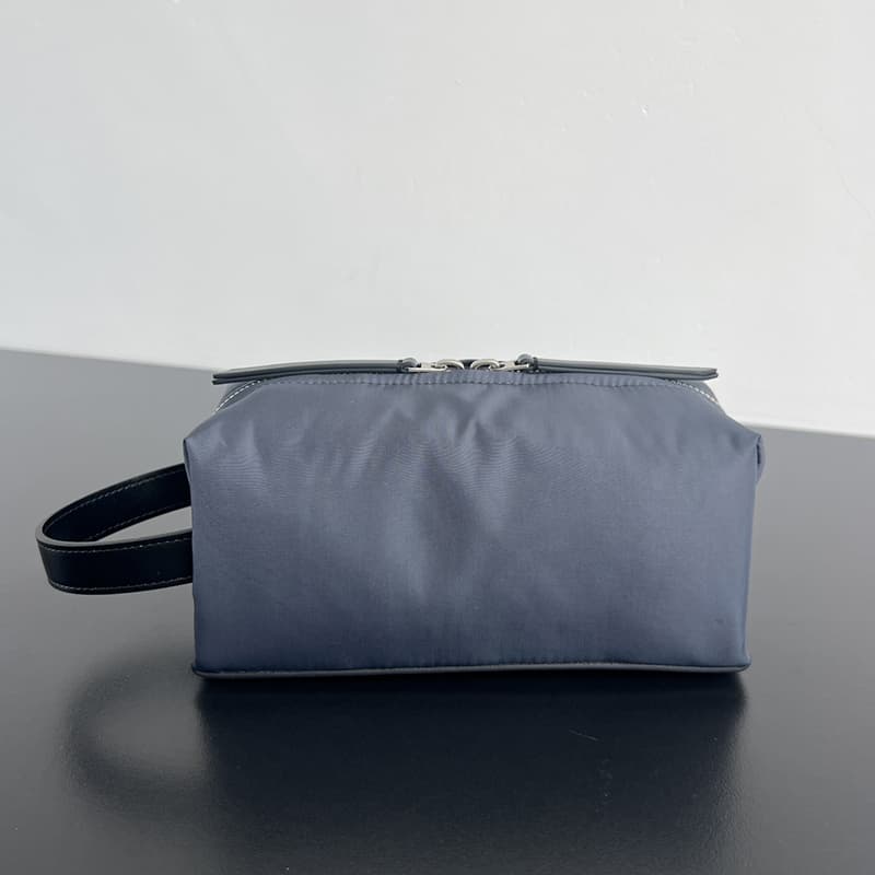 보테가베네타 스몰 도쿄 워시백 806369