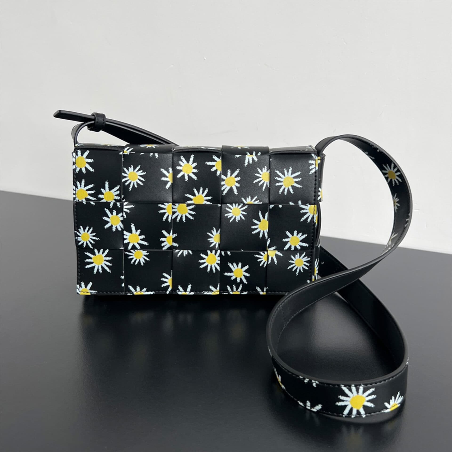 보테가베네타 카세트 데이지 프린팅 크로스 바디백 23*15*6CM