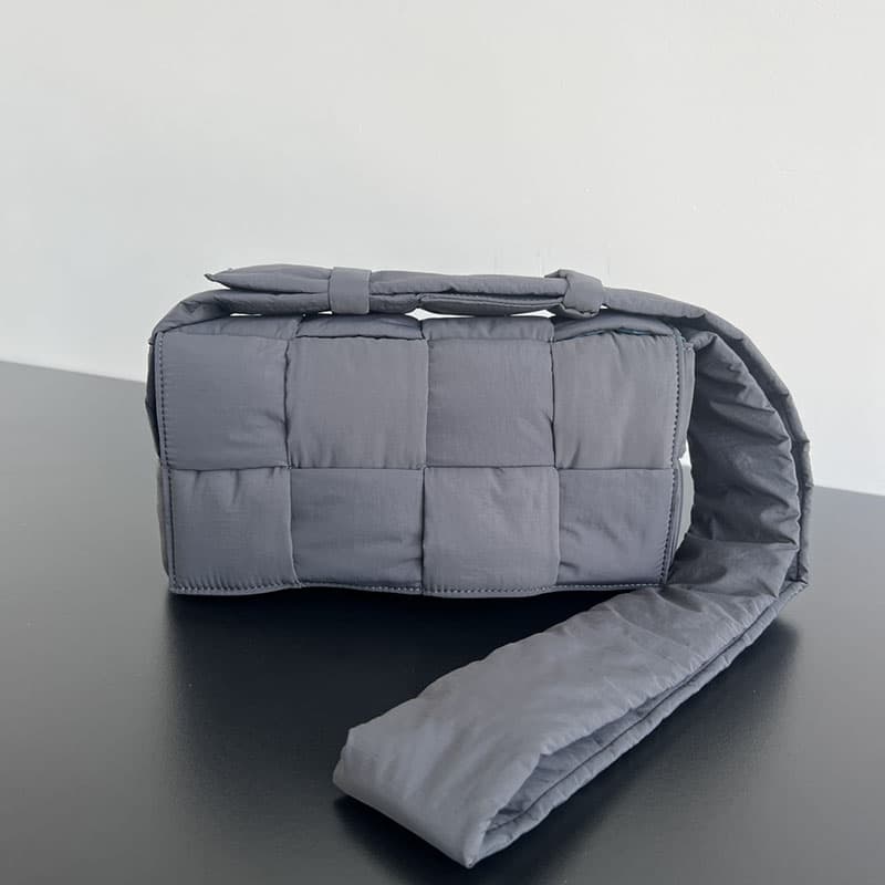 보테가베네타 패딩 테크 카세트 백 628951 20컬러