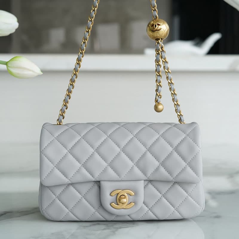 샤넬 클래식 골드볼 미니 플랩백 그레이