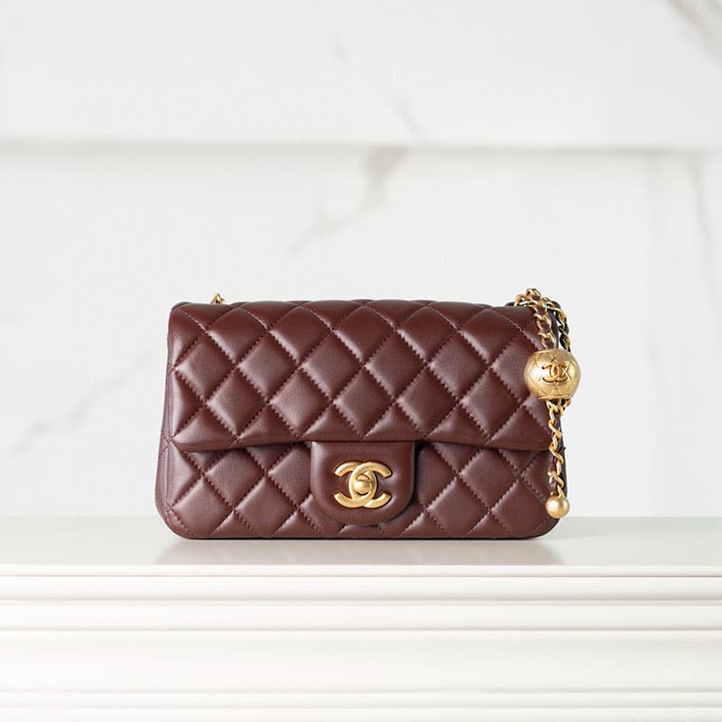 샤넬 클래식 골드볼 미니 플랩백 버건디