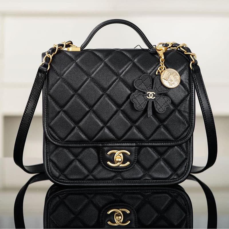 샤넬 클로버 백팩 골드 메탈 블랙 캐비어