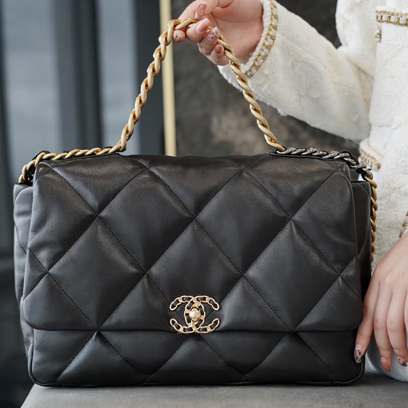 샤넬 19 플랩백 맥시 블랙 골드메탈