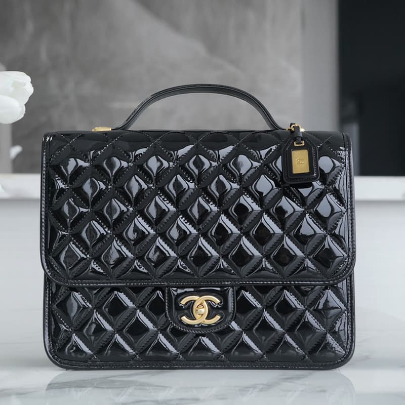 샤넬 22k 라지 백팩 블랙 페이던트 카프스킨 골드 메탈