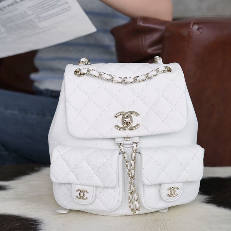 샤넬 24A HAAS 더블 포켓 듀마 백백 화이트