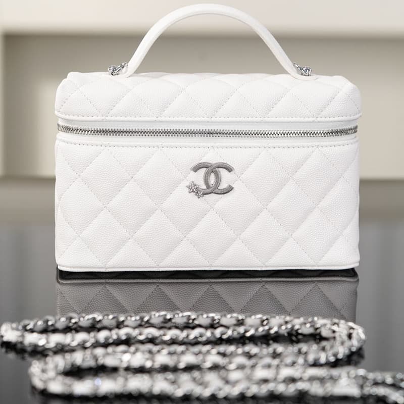 샤넬 25B 클래식 탑핸들 포쉐트 베니티백 실버 메탈 화이트
