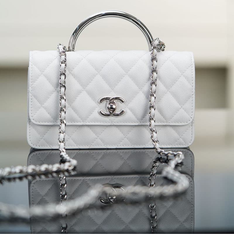 샤넬 25P 탑핸들 플랩 미니 백 화이트 실버 메탈