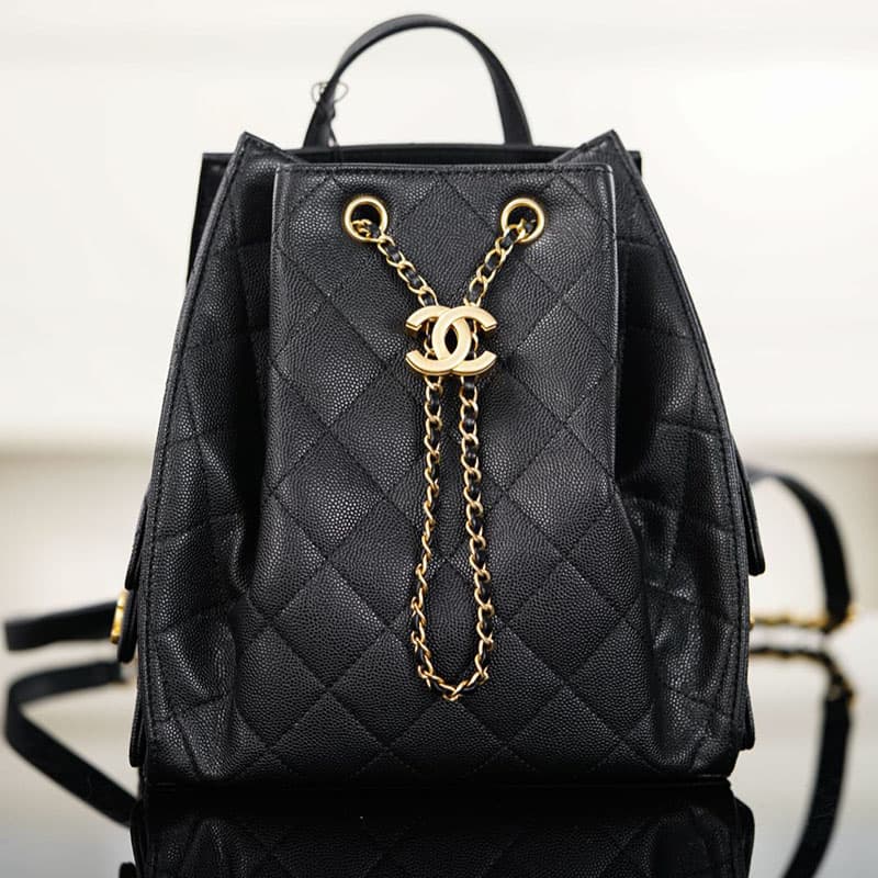 샤넬 25 미디엄 백팩 골드 메탈 블랙 캐비어