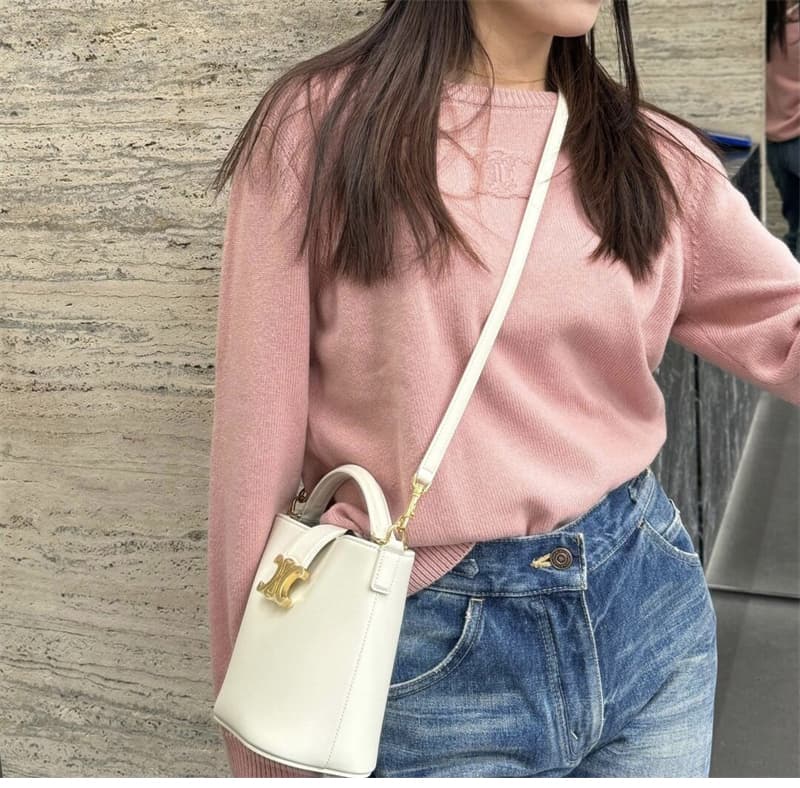 셀린느 미니 루이즈 버킷 백 10N473