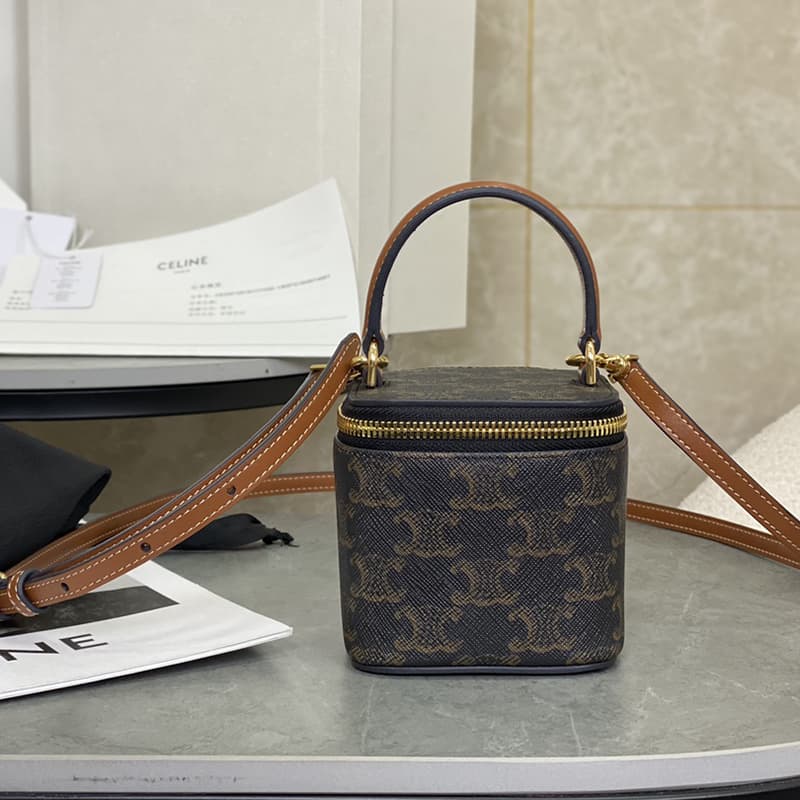 셀린느 미니 베니티 백 트리옹프 캔버스 탄 10J762