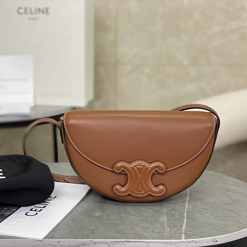 셀린느 퀴르 트리옹프 베사체 스무스 카프스킨 탄 111233