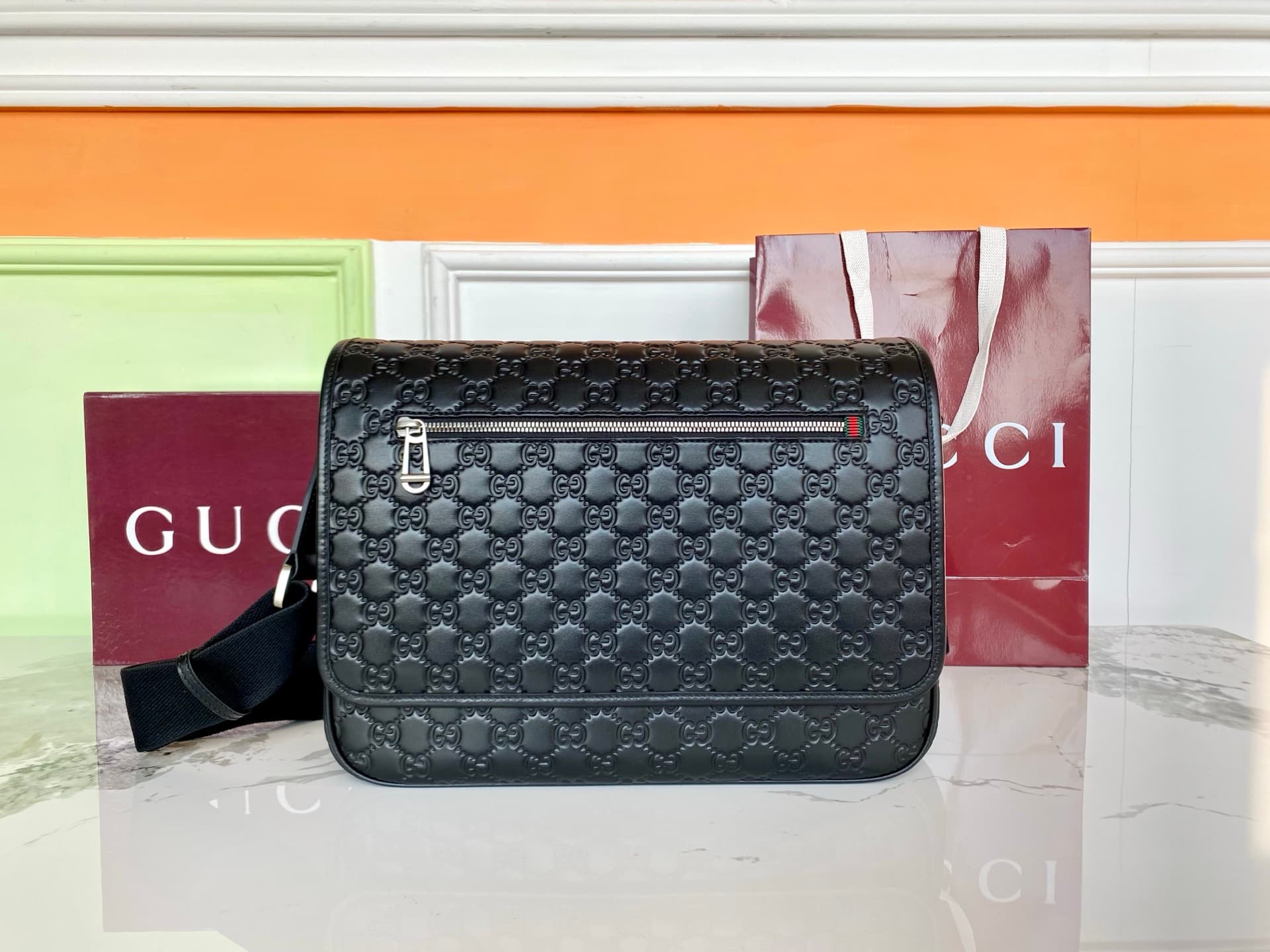 구찌 엠블럼 미디움 크로스백