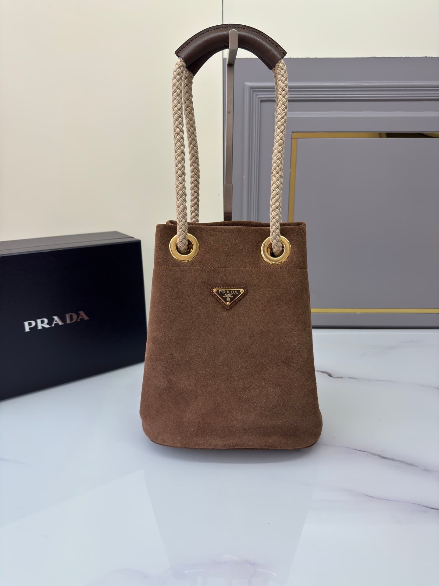 프라다 마리너 스웨이드 버킷백