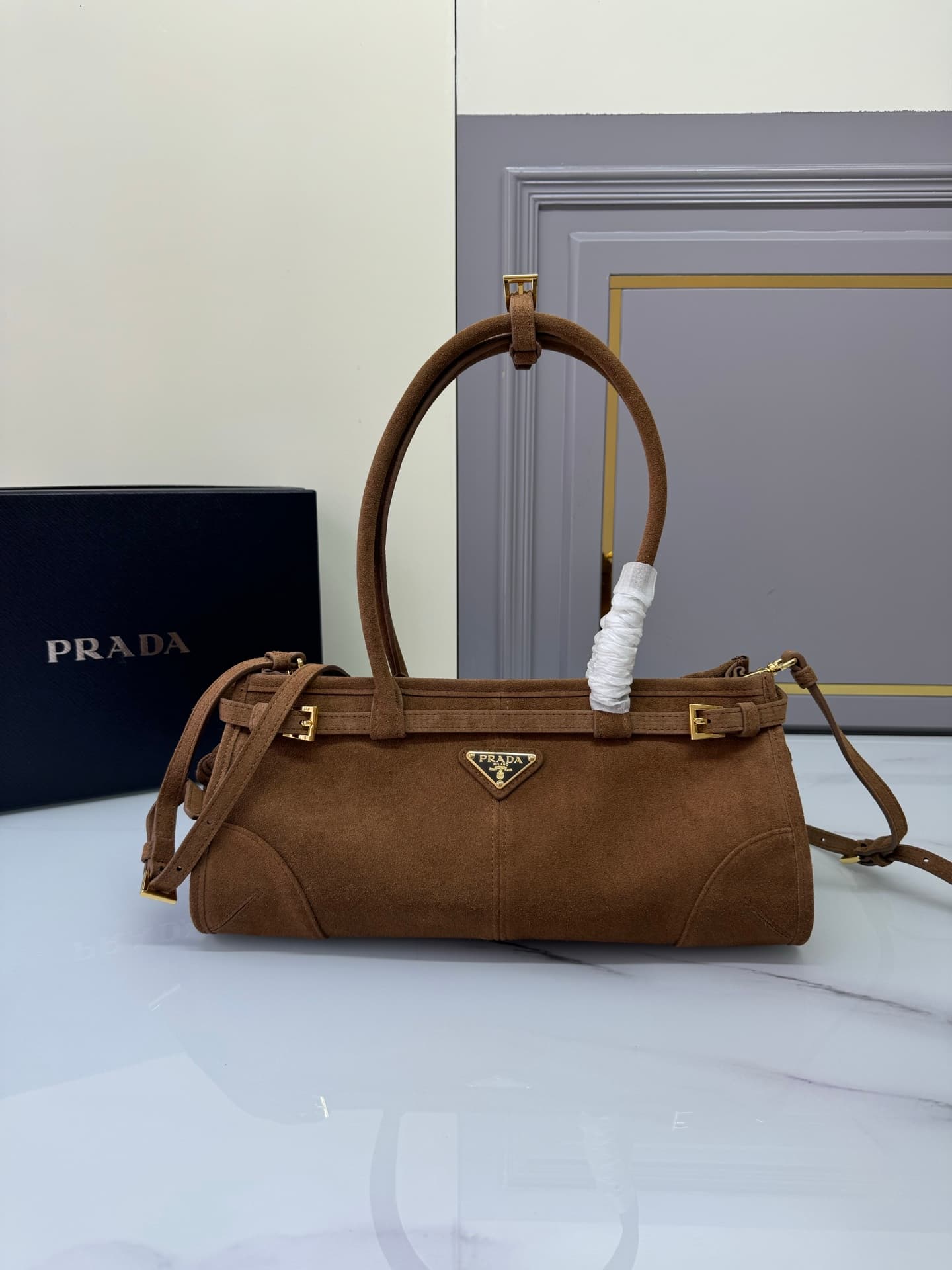 프라다 스웨이드 보니백