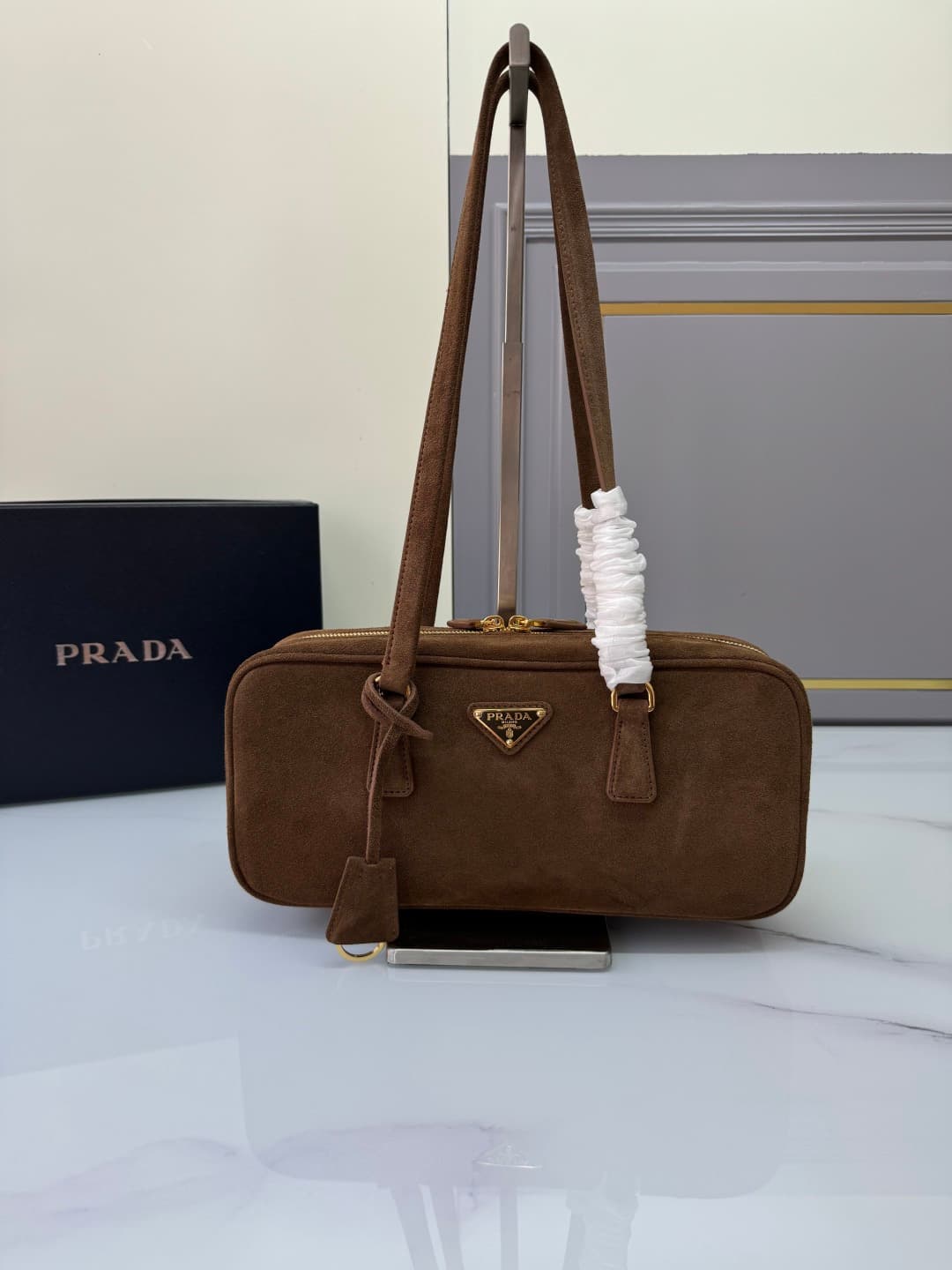 프라다 스웨이드 비올레토 볼링백