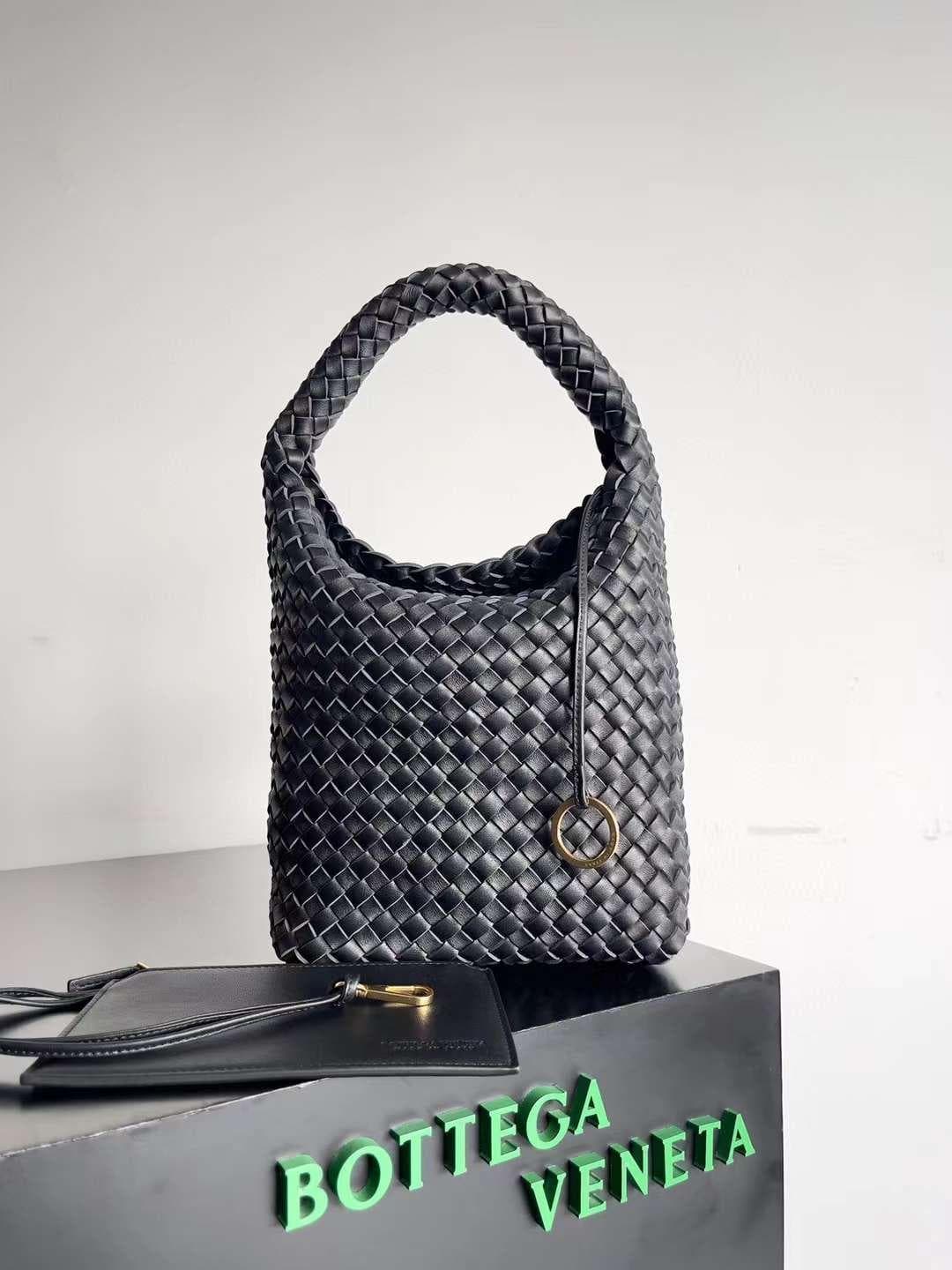 Bottega Veneta Cabat Bucket