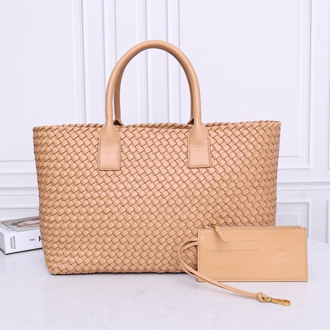 Bottega Veneta Cava Medium