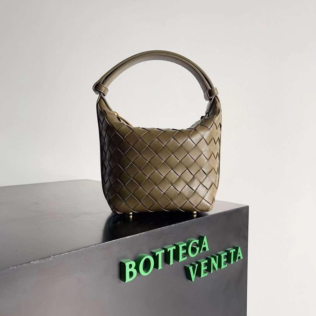 Bottega Veneta Wallis