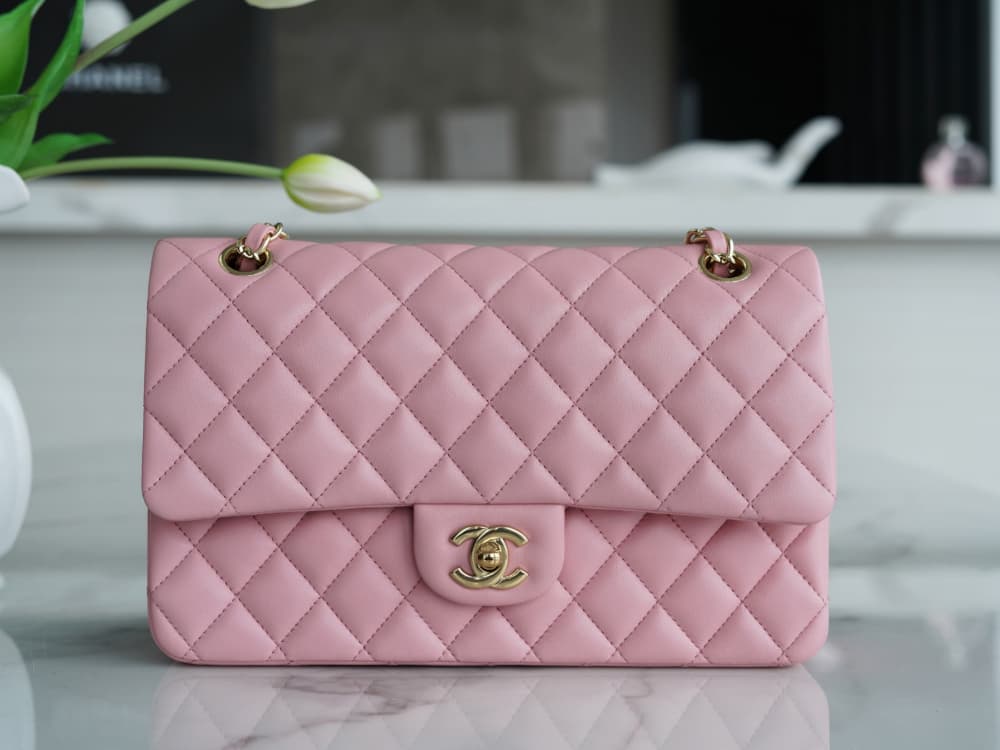 Chanel Classic Medium Lam