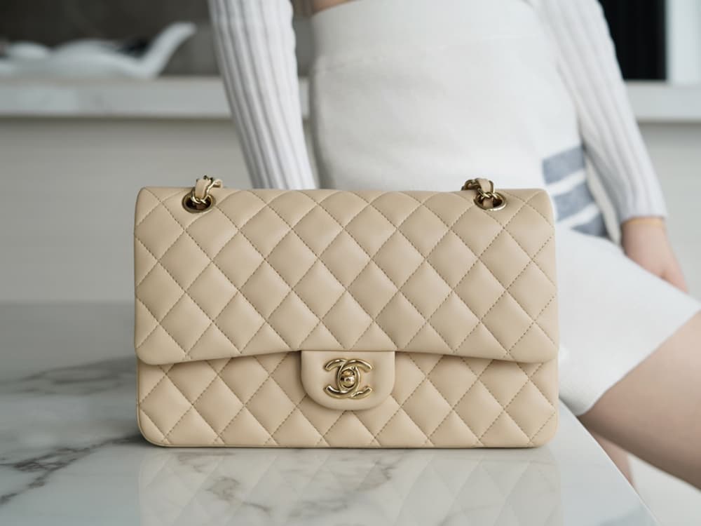 Chanel Classic Medium Lam