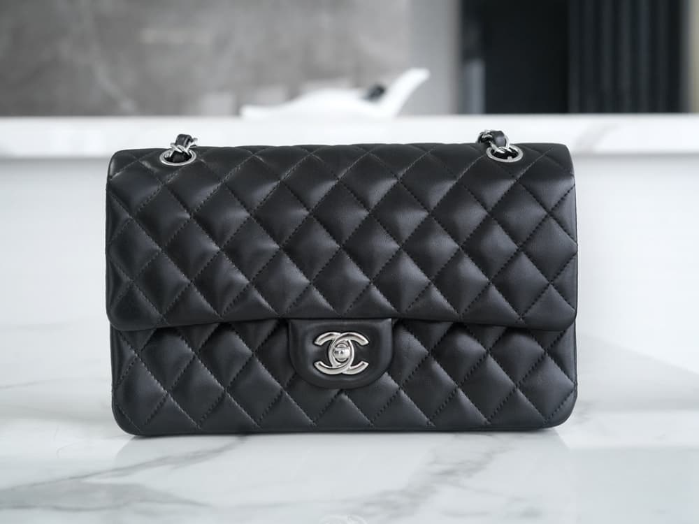 Chanel Classic Medium Lam