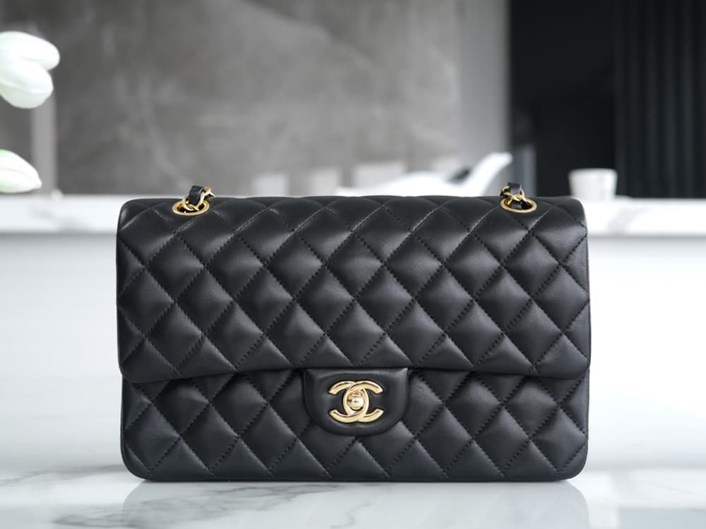 Chanel Classic Medium Lam