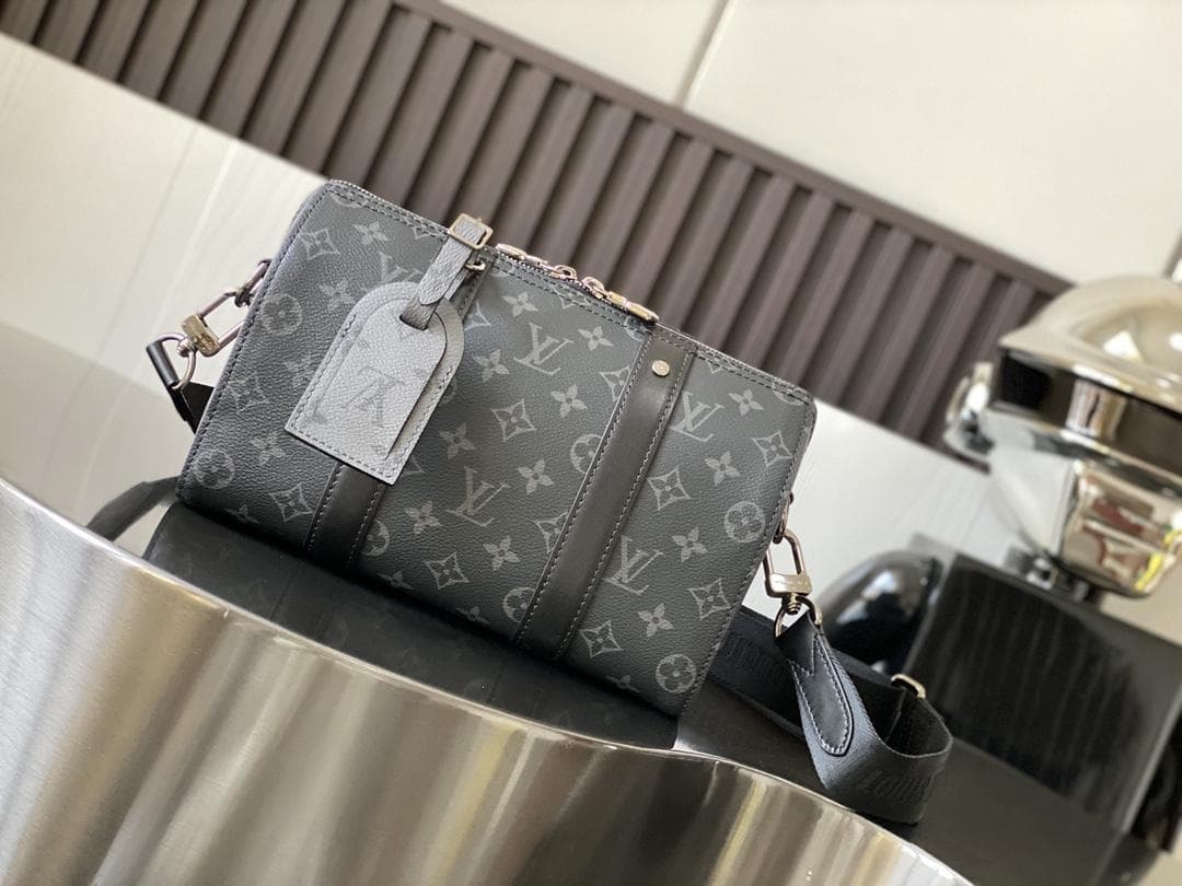 Louis Vuitton City Keeppole