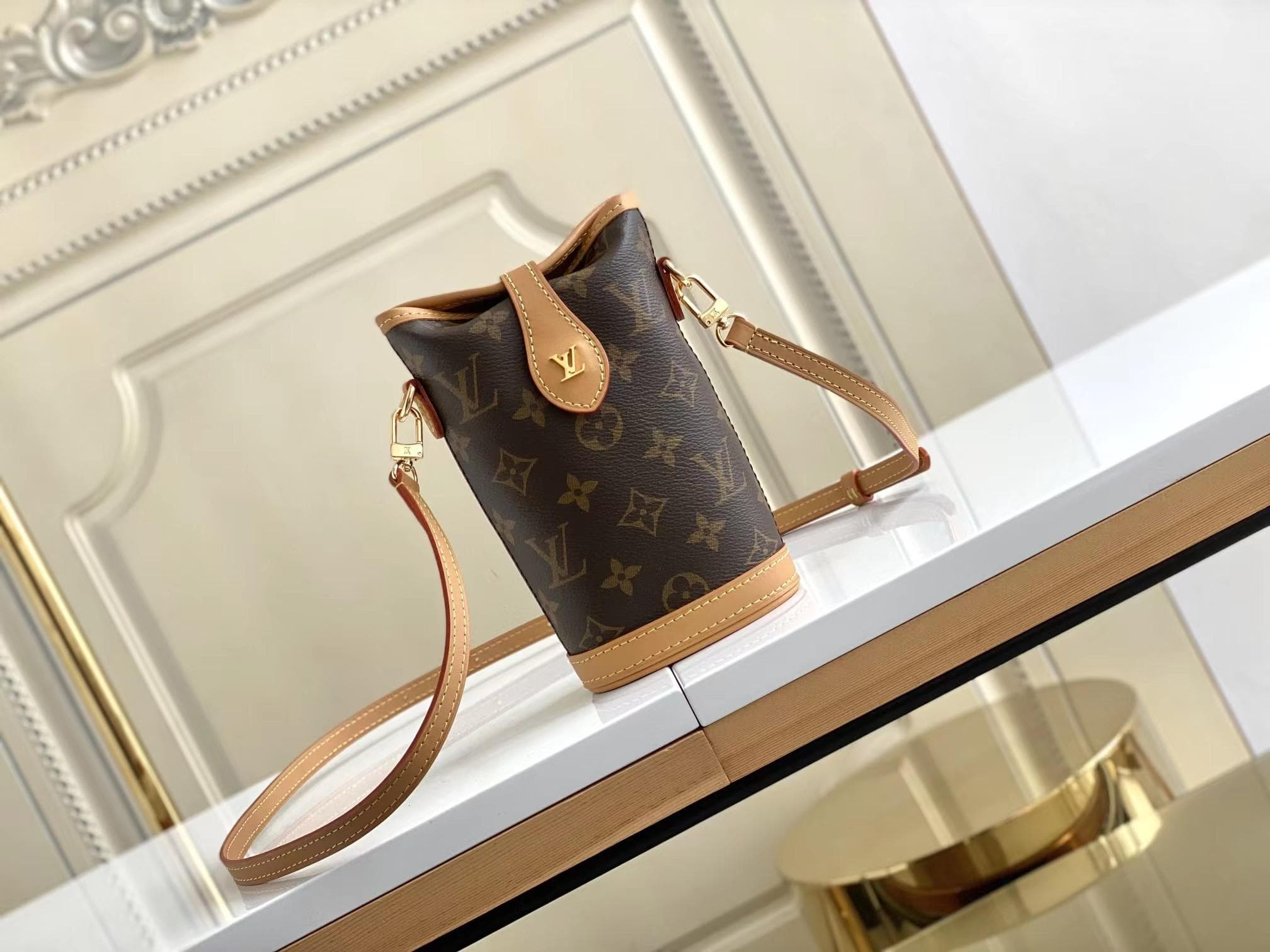 Louis Vuitton Fold Me Pouch Monogram