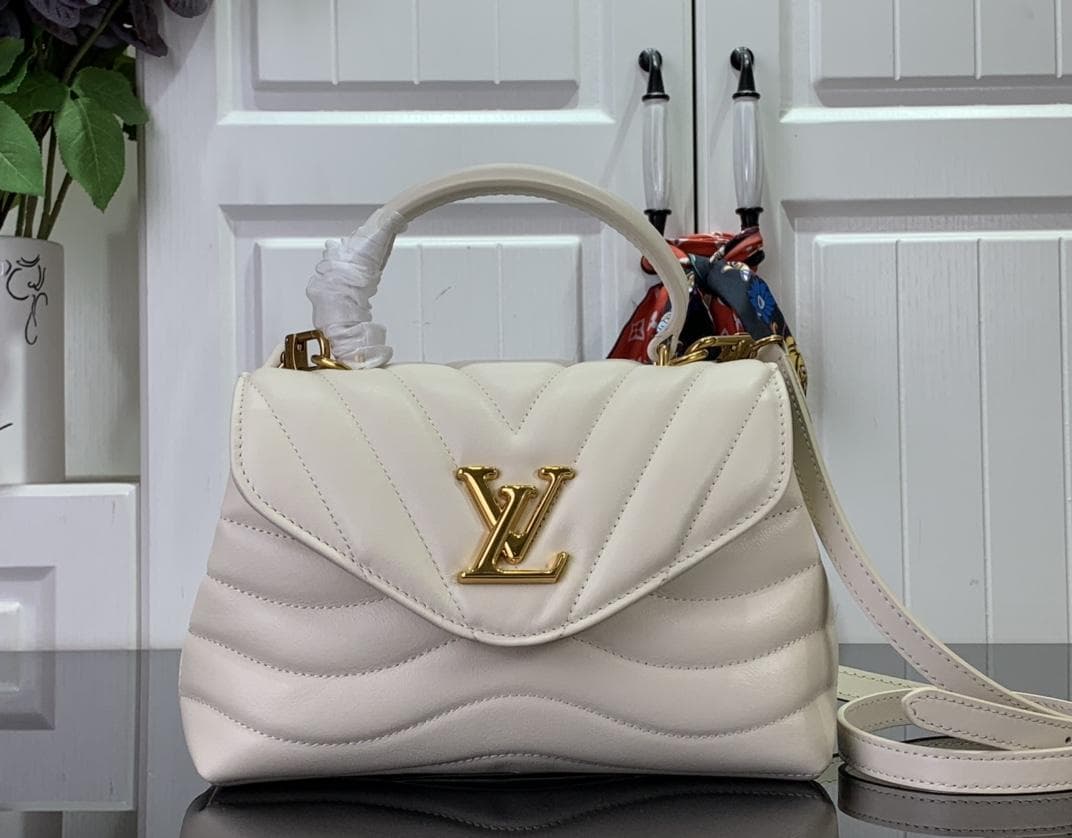 Louis Vuitton Hold Me