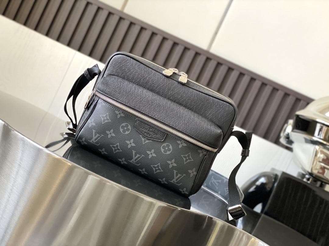 Louis Vuitton Outdoor Messenger