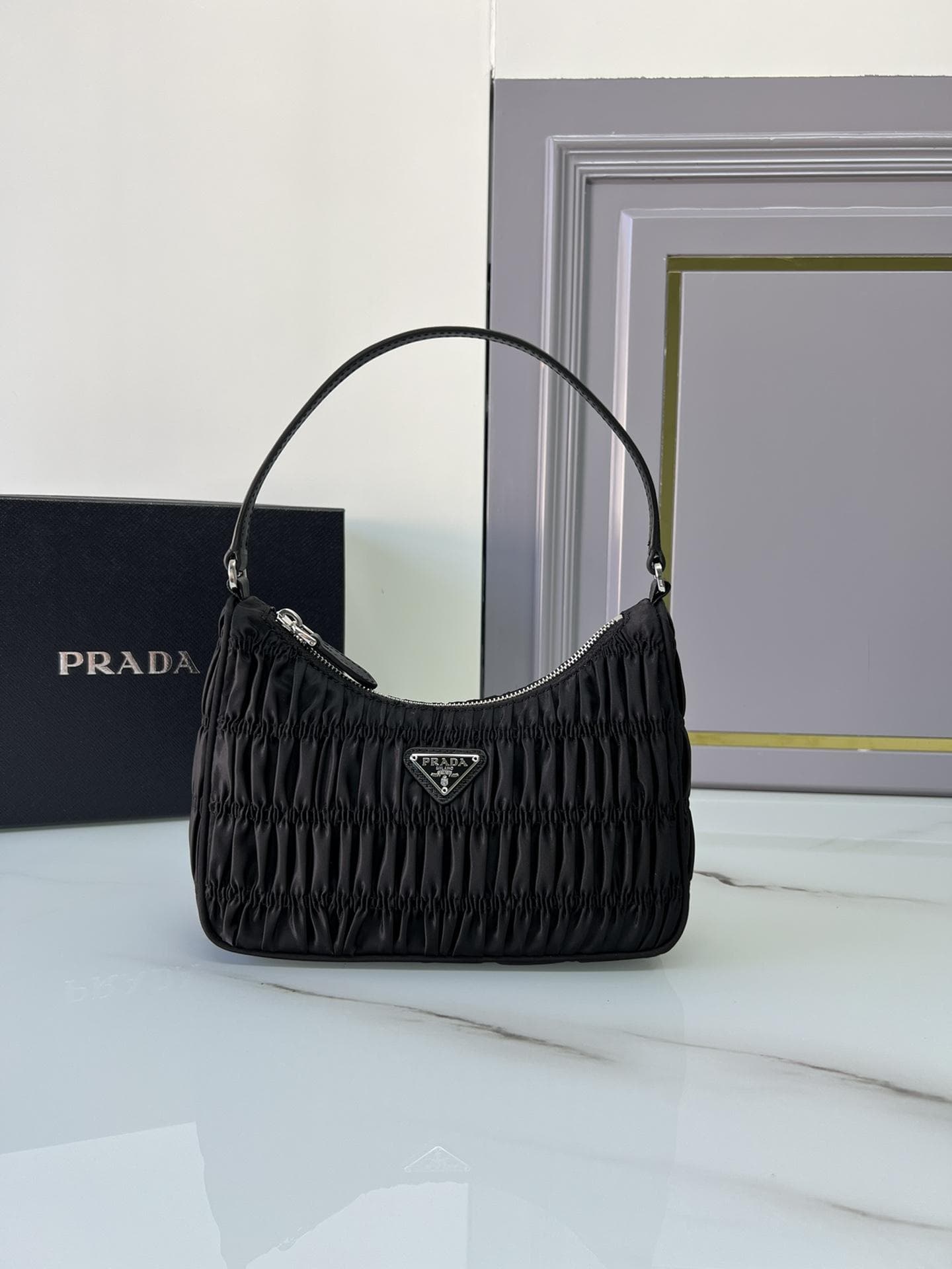 Prada Re-Edition 2000 Hobo