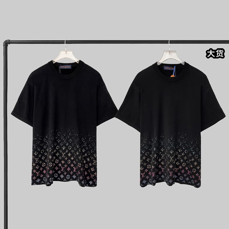 루이비통 모노그램 그라디언트 엠벨리시드 크루넥 반팔 티셔츠