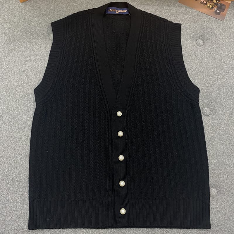 루이비통 블랙 V넥 니트 베스트