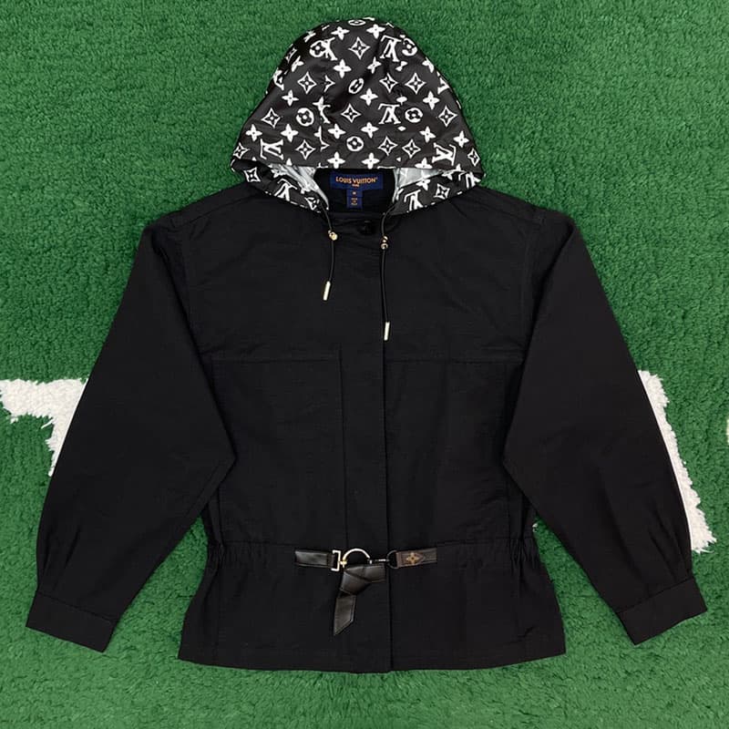 루이비통 숏 후드 파카 블랙