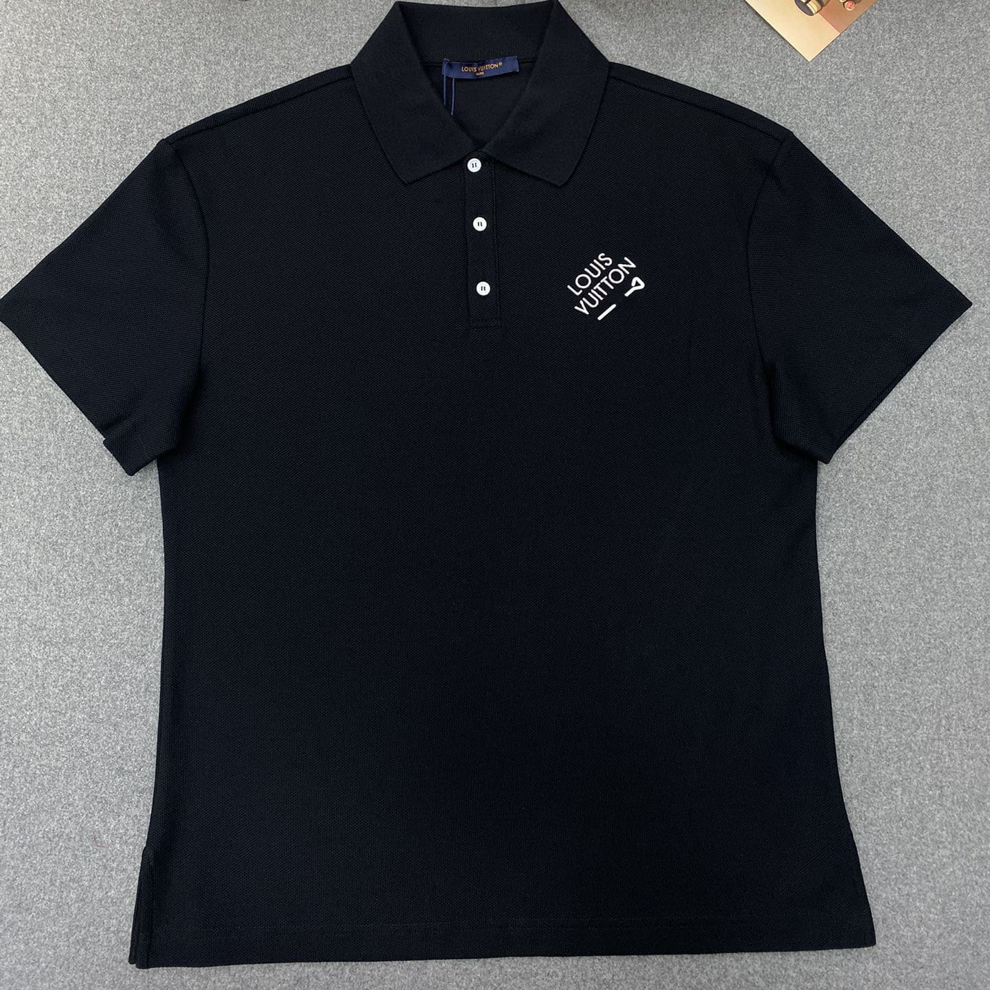 루이비통 엠브로이더드 시그니처 쇼트 슬리브 피케 반팔