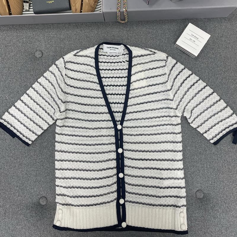 톰브라운 보우 디테일 스트라이프 V넥 가디건